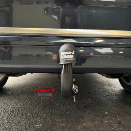 Attelage Volkswagen Transporter T7 Multivan y compris e-hybrid et hayon mains libres (08/2021-) RDSOV + Faisceau spécifique 13 broches Trail-Tec