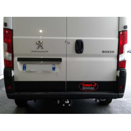 Attelage Peugeot Boxer Fourgon y compris XL (01/2011-06/2024) standard + Faisceau spécifique 7 broches ECS Electronics